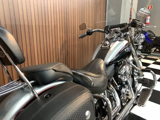 HARLEY-DAVIDSON-SOFTAIL DELUXE-2015