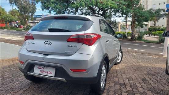 HYUNDAI-HB20X-1.6 16V PREMIUM FLEX 4P AUTOMÁTICO HYUNDAI-HB20X-2015