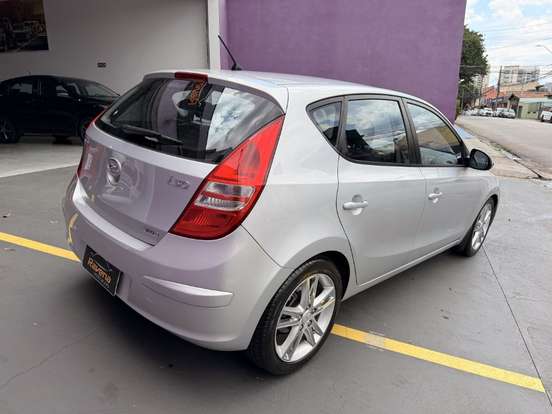 HYUNDAI-I30-2.0 MPFI GLS 16V GASOLINA 4P AUTOMÁTICO HYUNDAI-I30-2010