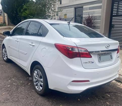 HYUNDAI HB20S 1.6 COMFORT PLUS 16V FLEX 4P AUTOMÁTICO