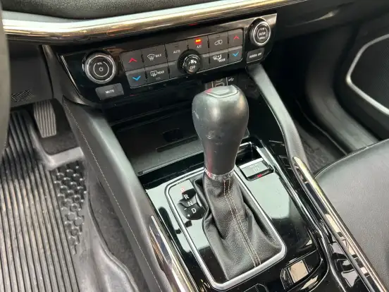JEEP-COMMANDER-2022