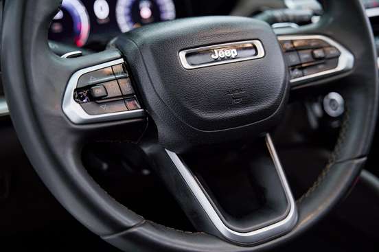 JEEP-COMMANDER-2024