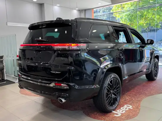 JEEP-COMMANDER-2.0 HURRICANE 4 TURBO FLEX BLACKHAWK AT9 JEEP-COMMANDER-2026
