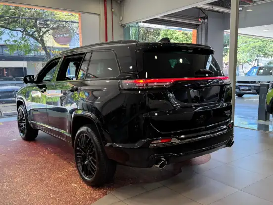 JEEP-COMMANDER-2.0 HURRICANE 4 TURBO FLEX BLACKHAWK AT9 JEEP-COMMANDER-2026