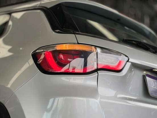 JEEP-COMPASS-2.0 16V FLEX SPORT AUTOMÁTICO JEEP-COMPASS-2018