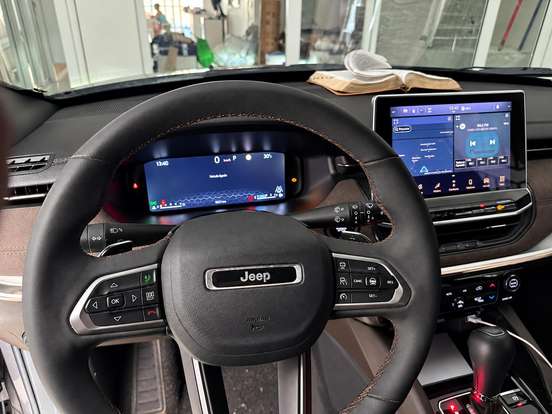 JEEP-COMMANDER-2025