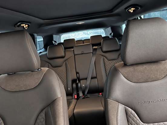 JEEP-COMMANDER-2.0 HURRICANE 4 TURBO GASOLINA OVERLAND AT9 JEEP-COMMANDER-2025
