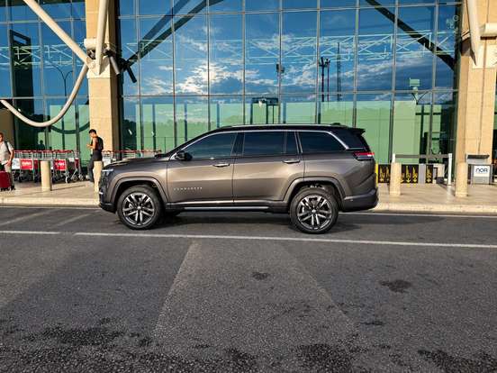 JEEP-COMMANDER-2.0 HURRICANE 4 TURBO GASOLINA OVERLAND AT9 JEEP-COMMANDER-2025