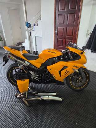 KAWASAKI-NINJA ZX-10R-2006