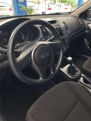 KIA-CERATO-1.6 E.213 SEDAN 16V GASOLINA 4P MANUAL KIA-CERATO-2010