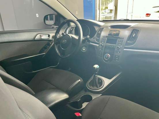 KIA-CERATO-1.6 E.213 SEDAN 16V GASOLINA 4P MANUAL KIA-CERATO-2010