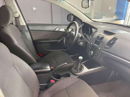 KIA-CERATO-1.6 E.213 SEDAN 16V GASOLINA 4P MANUAL KIA-CERATO-2010