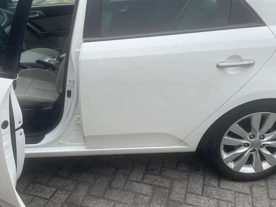 KIA-CERATO-1.6 E.273 SEDAN 16V GASOLINA 4P AUTOMÁTICO KIA-CERATO-2012