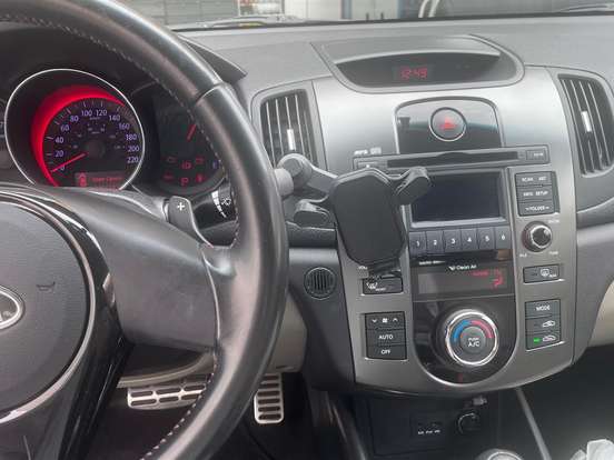 KIA-CERATO-1.6 E.273 SEDAN 16V GASOLINA 4P AUTOMÁTICO KIA-CERATO-2012