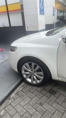 KIA-CERATO-1.6 E.273 SEDAN 16V GASOLINA 4P AUTOMÁTICO KIA-CERATO-2012