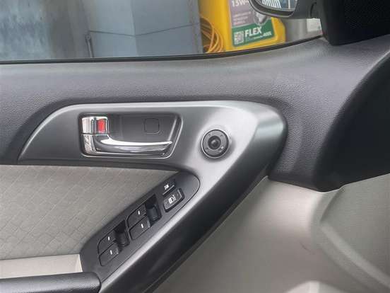 KIA-CERATO-1.6 E.273 SEDAN 16V GASOLINA 4P AUTOMÁTICO KIA-CERATO-2012