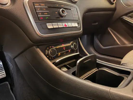 MERCEDES-BENZ-A 200-2018