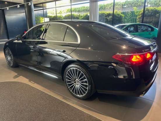 MERCEDES-BENZ-E 300-2024