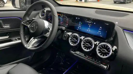 MERCEDES-BENZ-GLA 200-2026
