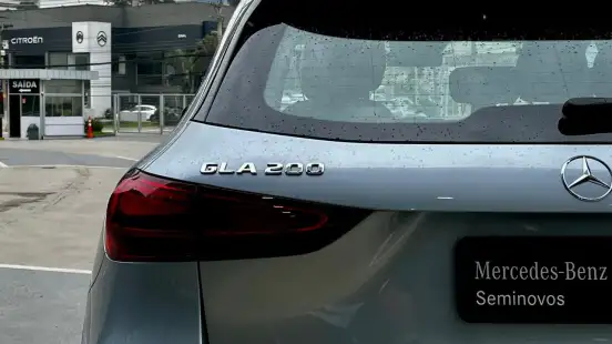 MERCEDES-BENZ-GLA 200-2025