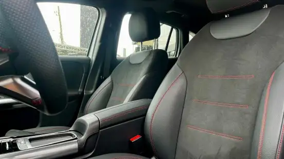 MERCEDES-BENZ-GLA 200-2025