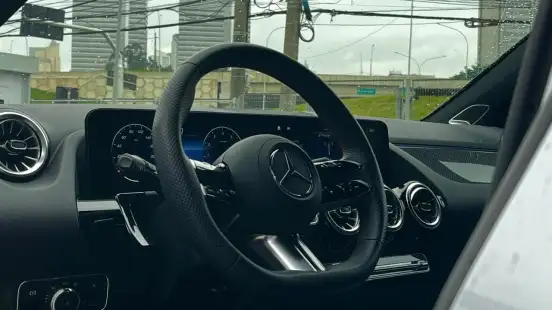 MERCEDES-BENZ-GLA 200-2025