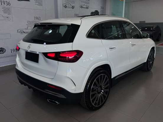 MERCEDES-BENZ-GLA 200-2026