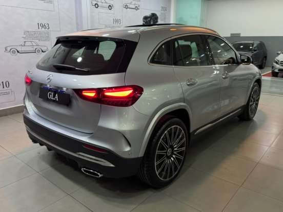 MERCEDES-BENZ-GLA 200-2026