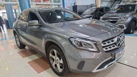MERCEDES-BENZ-GLA 200-2018