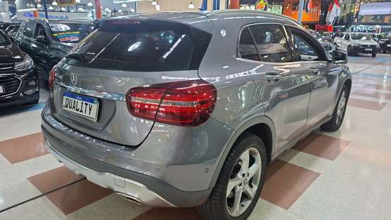 MERCEDES-BENZ-GLA 200-2018