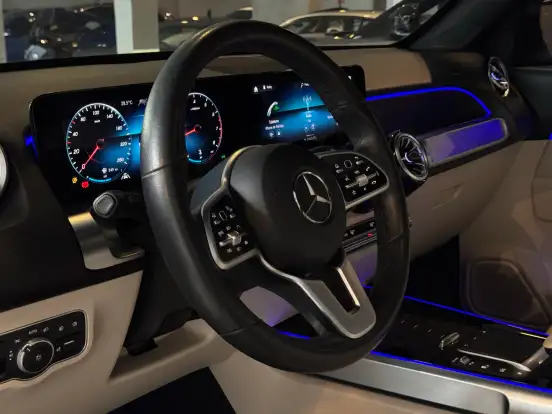 MERCEDES-BENZ-GLB 200-2021