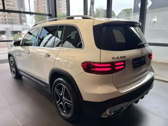MERCEDES-BENZ-GLB 220-2.0 MHEV AMG LINE 4MATIC 8G-DCT MERCEDES-BENZ-GLB 220-2024