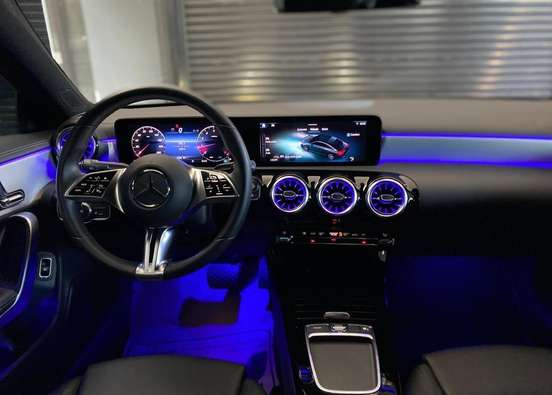 MERCEDES-BENZ-CLA 200-2024
