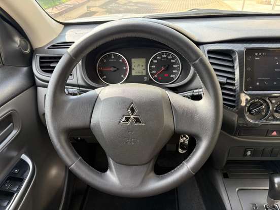 MITSUBISHI-L200 TRITON-2.4 16V TURBO DIESEL OUTDOOR GLS CD 4X4 AUTOMÁTICO MITSUBISHI-L200 TRITON-2021