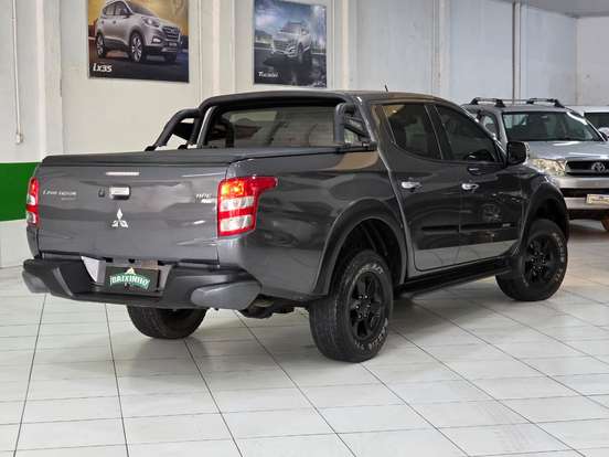 MITSUBISHI-L200 TRITON-2.4 16V TURBO DIESEL OUTDOOR HPE-S CD 4X4 AUTOMÁTICO MITSUBISHI-L200 TRITON-2021