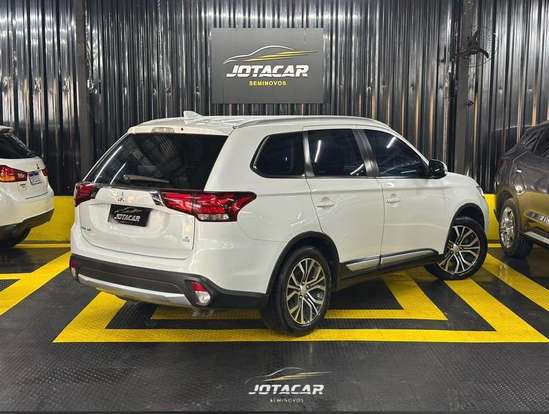 MITSUBISHI-OUTLANDER-2017