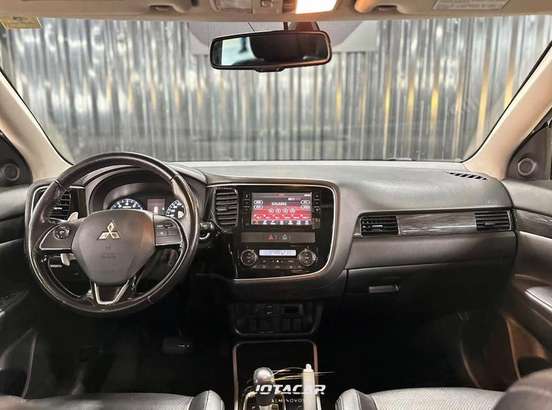 MITSUBISHI-OUTLANDER-2017