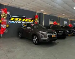 MITSUBISHI OUTLANDER 2.0 MIVEC GASOLINA HPE AUTOMÁTICO MITSUBISHI OUTLANDER 2.0 MIVEC GASOLINA HPE AUTOMÁTICO