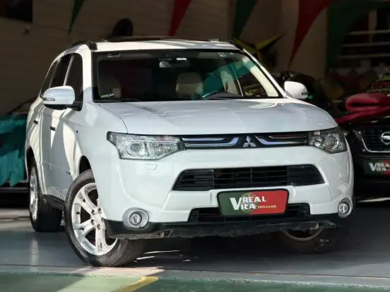 MITSUBISHI-OUTLANDER-3.0 GT 4X4 V6 24V GASOLINA 4P AUTOMÁTICO MITSUBISHI-OUTLANDER-2014