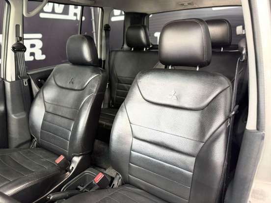 MITSUBISHI-PAJERO TR4-2015