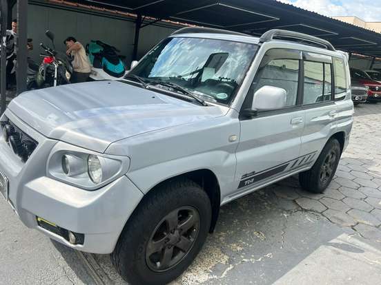 MITSUBISHI-PAJERO TR4-2.0 4X4 16V 140CV FLEX 4P AUTOMÁTICO MITSUBISHI-PAJERO TR4-2009