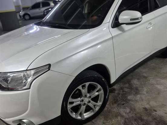 MITSUBISHI-OUTLANDER-2.0 16V GASOLINA 4P AUTOMÁTICO MITSUBISHI-OUTLANDER-2014