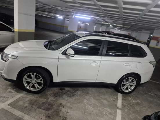 MITSUBISHI-OUTLANDER-2014