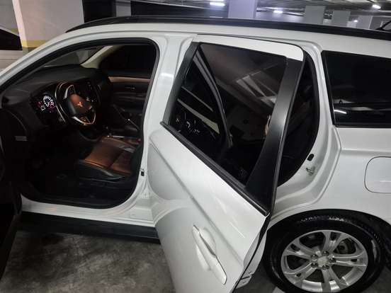 MITSUBISHI-OUTLANDER-2014