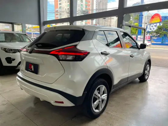 NISSAN-KICKS-2023