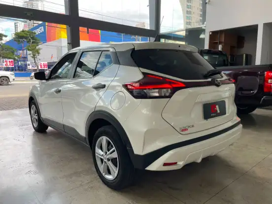 NISSAN-KICKS-2023