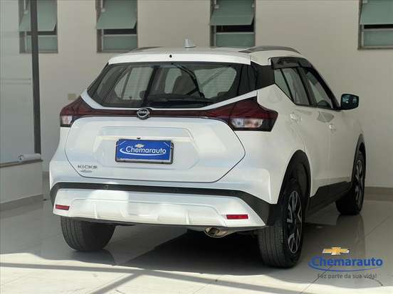 NISSAN-KICKS-2023