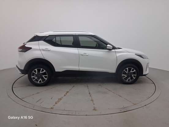 NISSAN-KICKS-2023