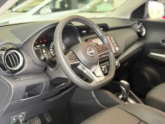 NISSAN-KICKS PLAY-2025