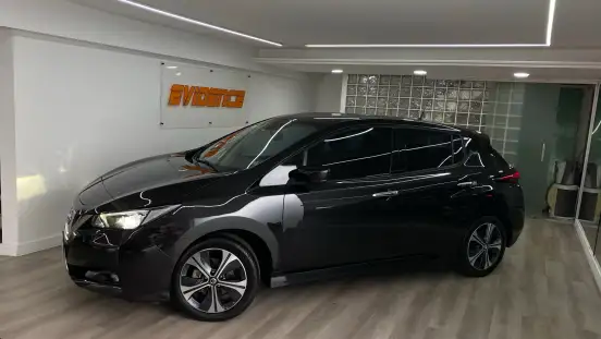 NISSAN-LEAF-2019